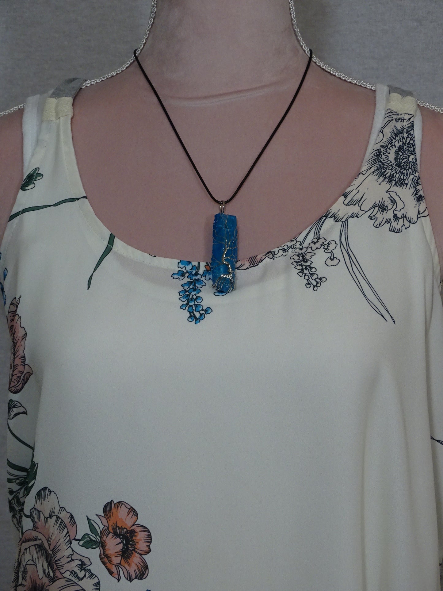 Natural Quartz Reiki Stone Tree of Life Pendant Necklace - Blue