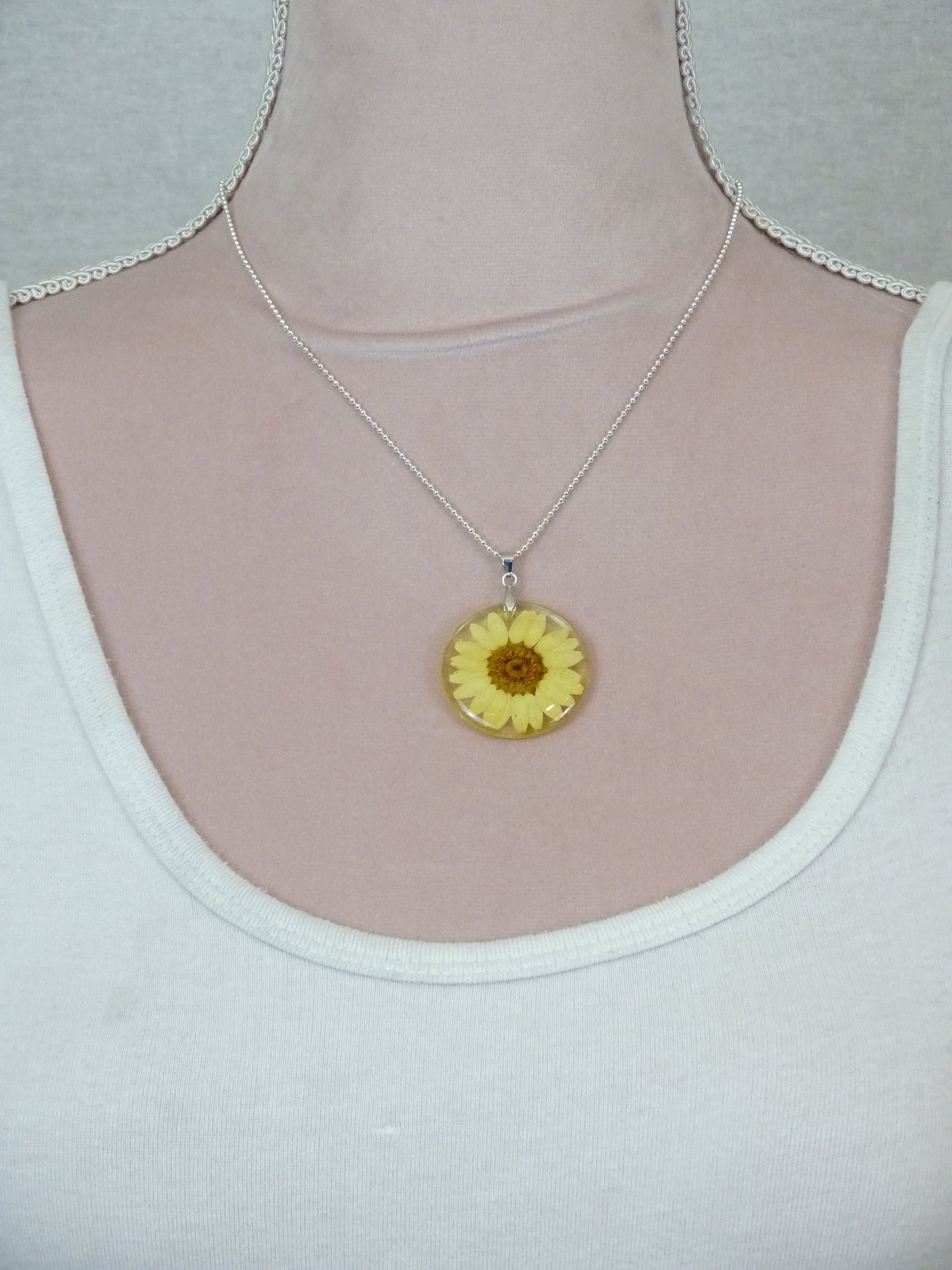 Dried Daisy Pendant Necklace